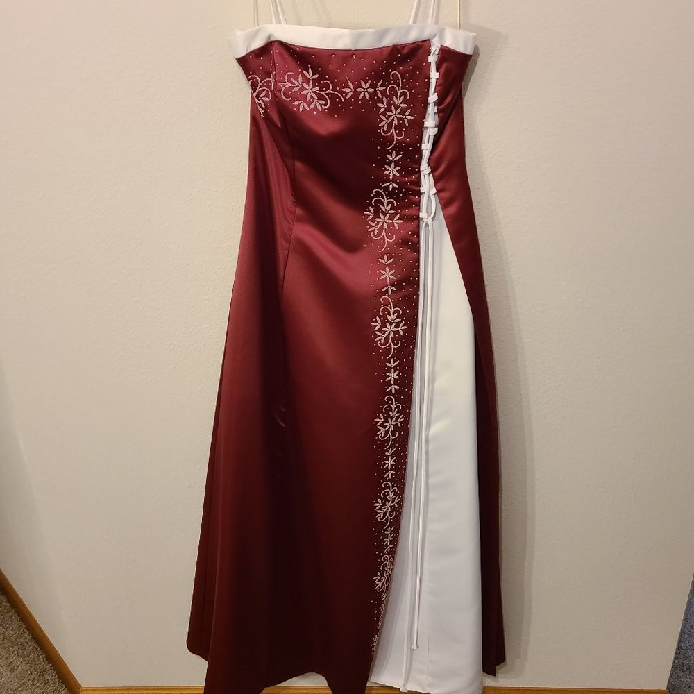 Aspeed maroon and white prom/formal with lace up front